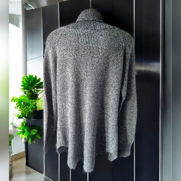 Gilbert Cozy Long Black & White Turtleneck Sweater - Picture 3 of 8